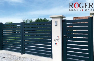 Portail aluminium droit à battant 2 vantaux semi ajourés et son portillon assorti sur mesure