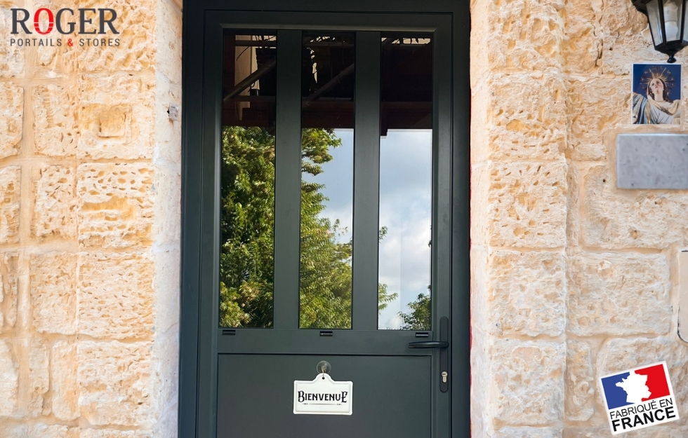Réalisation d’une porte d’entrée aluminium sur mesure à Bourgoin-Jallieu : performance, design et savoir-faire français